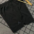 Short Mauricinho Power com Fenda Lateral e Logo Bordada