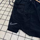 Short Mauricinho Power com Fenda Lateral - Logo Bordada