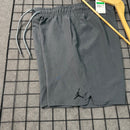 Bermuda Power Tactel Com Elastano Com a Logo Bordada - Cinza Chumbo