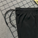 Short Mauricinho Power com Fenda Lateral e Logo Bordada