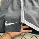 Short Mauricinho Power Com Fenda Lateral - Cinza