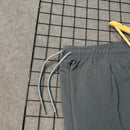 Bermuda Power Tactel Com Elastano Com a Logo Bordada - Cinza Chumbo