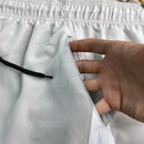 Short Power Com Fenda - Cinza Claro/Branco