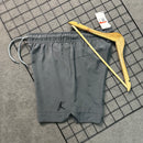Short Mauricinho Power com Fenda Lateral e Logo Bordada