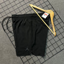 Short Mauricinho Power com Fenda Lateral e Logo Bordada